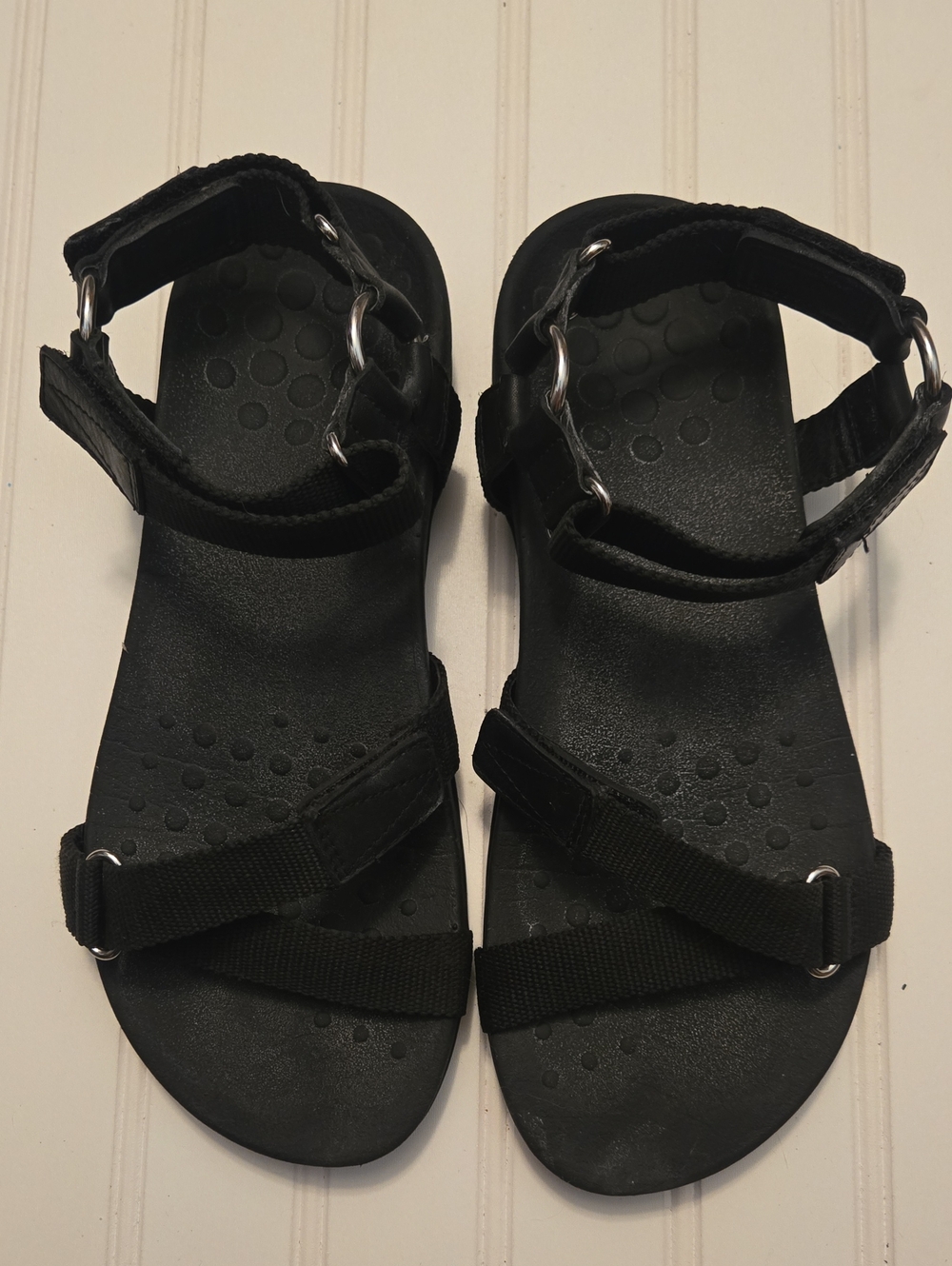 Vionic Podriatic Designed Strappy Sandals / Size 8.5